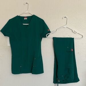 Dickies Women's Green Scrub Set